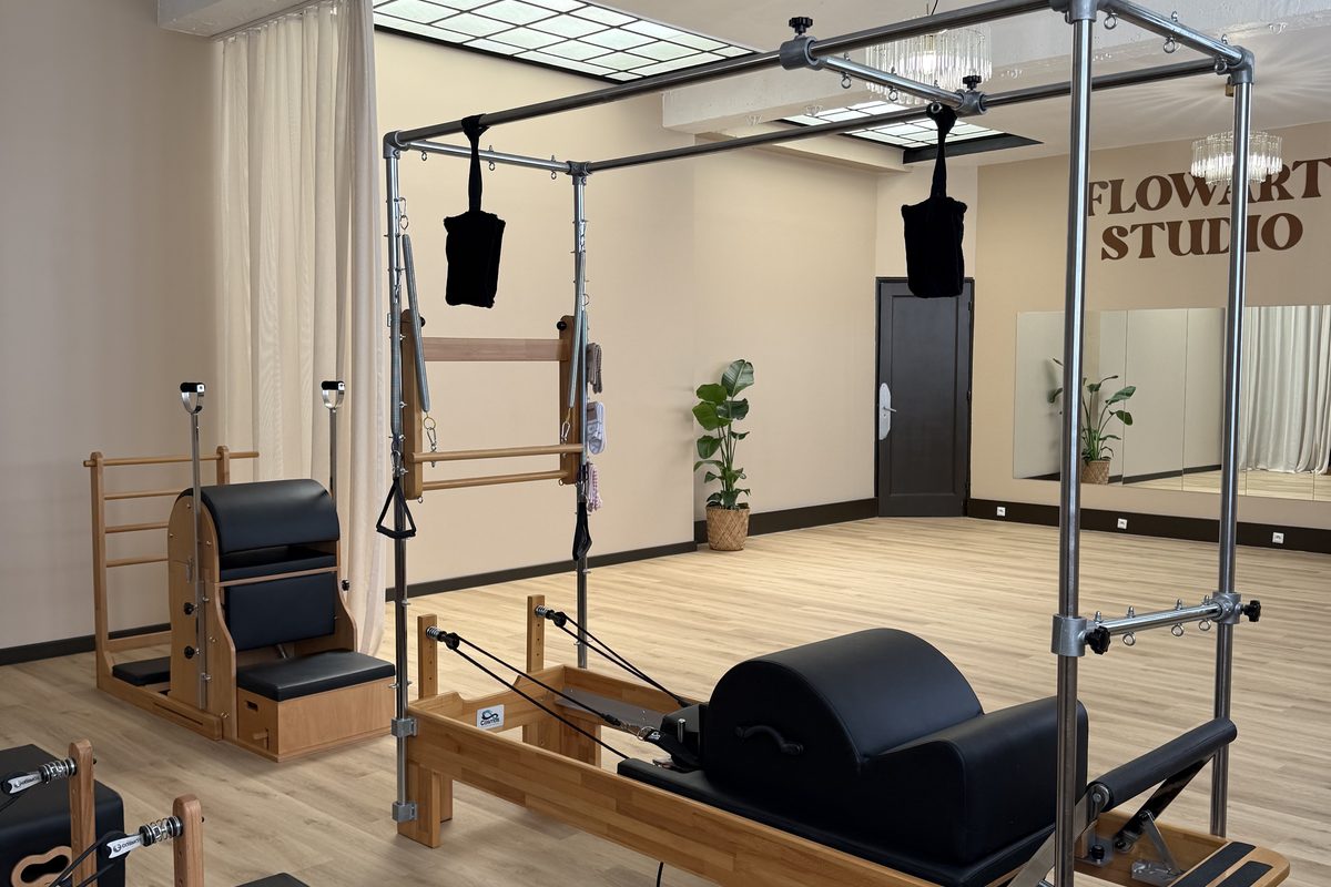 Studio FlowArt — espace Pilates avec Cadillac